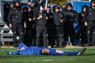 Дербито на Пловдив няма да се доиграе: Грозен инцидент прекрати Локомотив - Ботев!