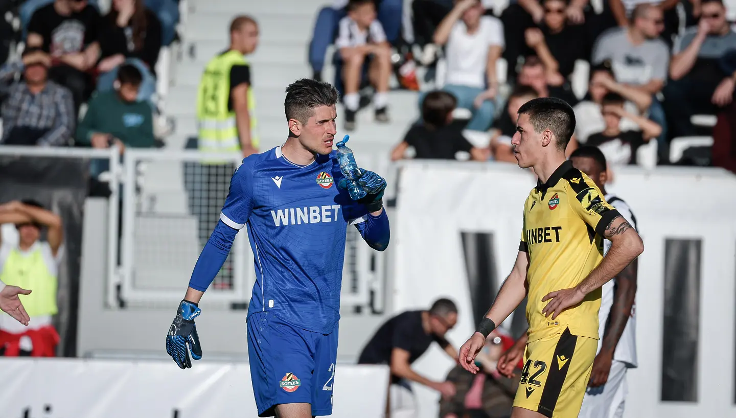 Арестуваният за бутилката в Дербито на Пловдив: Не съм хвърлял аз, бях на стадиона със съпругата и децата