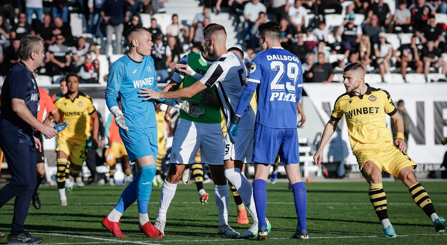 Ексцесии на мача Локомотив Пловдив - Ботев Пловдив / startphoto.bg