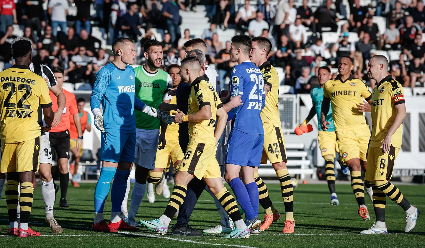 Прекратиха Локомотив Пловдив - Ботев Пловдив след скандал / startphoto.bg