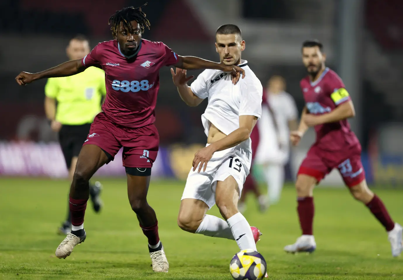 Виктор Очаи срещу Илиян Стефанов / startphoto.bg 