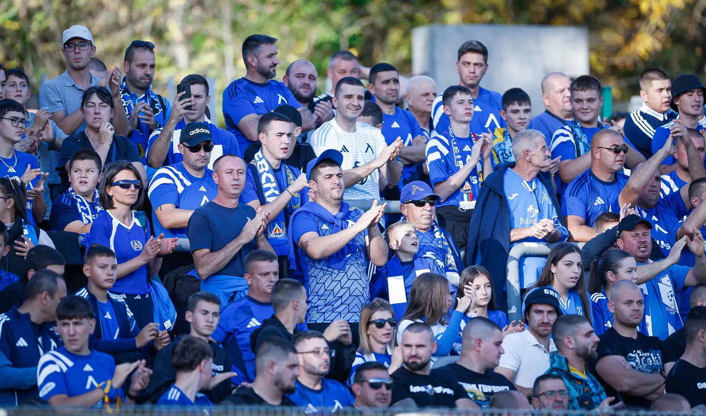 Феновете на Левски в Кърджали / startphoto.bg