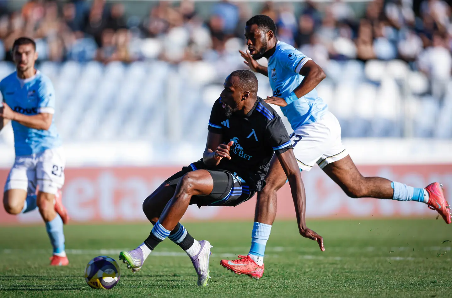 Мустафа Сангаре, Феликс Ебоа Ебоа / startphoto.bg