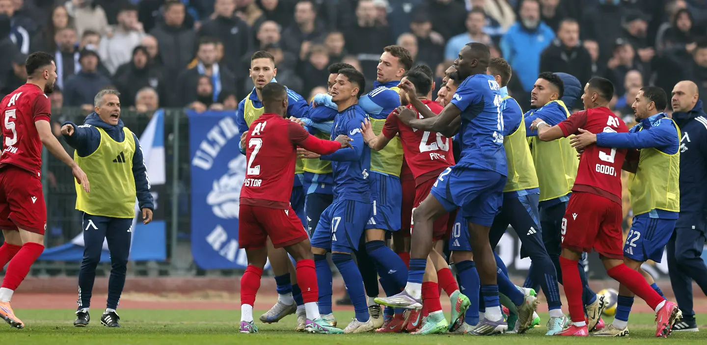 Меле на дербито Левски - ЦСКА, но без червени картони (ГАЛЕРИЯ)