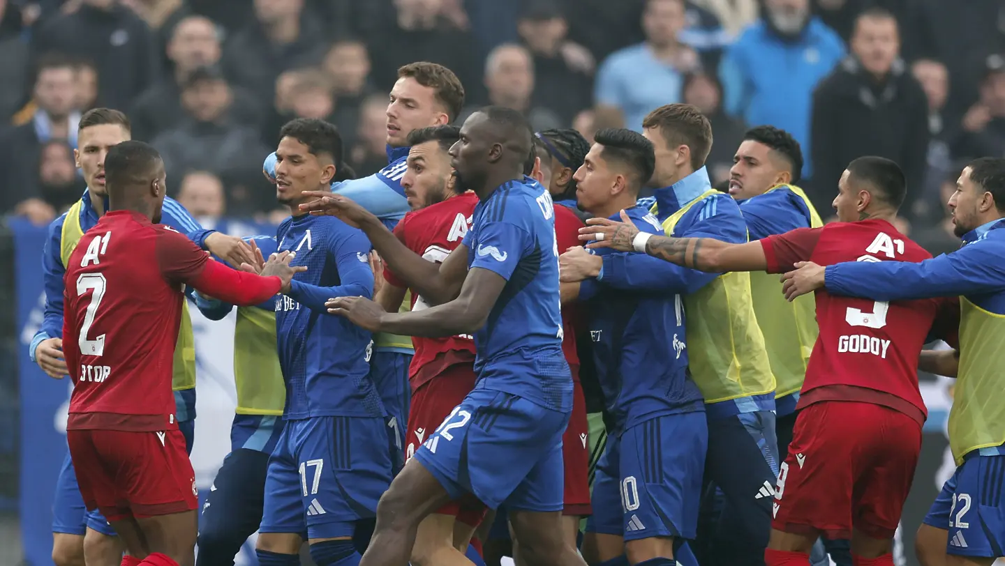 Меле на дербито Левски - ЦСКА, но без червени картони (ГАЛЕРИЯ)