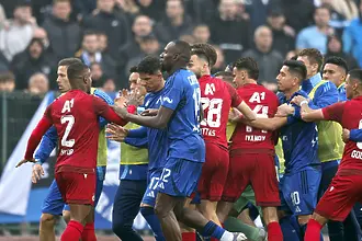 Меле на дербито Левски - ЦСКА, но без червени картони (ГАЛЕРИЯ)