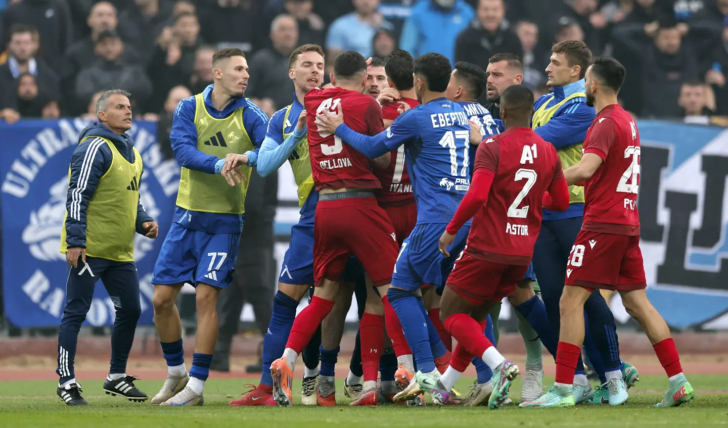 Меле на дербито Левски - ЦСКА, но без червени картони (ГАЛЕРИЯ)