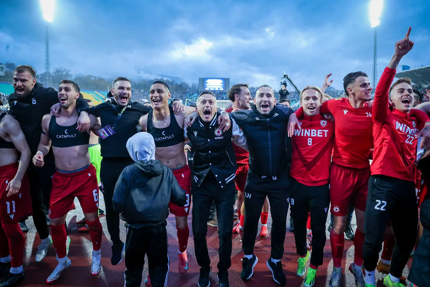 Радостта на играчите на ЦСКА след успеха над Левски (ГАЛЕРИЯ)