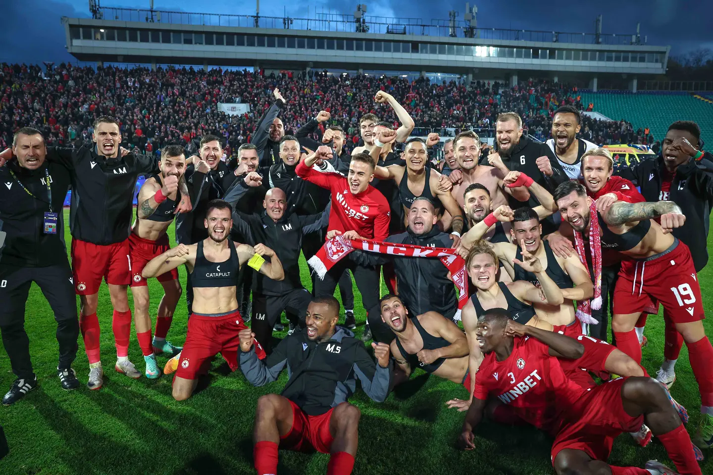 Радостта на играчите на ЦСКА след успеха над Левски (ГАЛЕРИЯ)