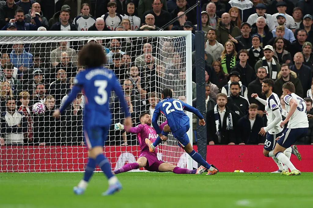 Жоао Педро вкарва срещу Тотнъм / Getty Images 