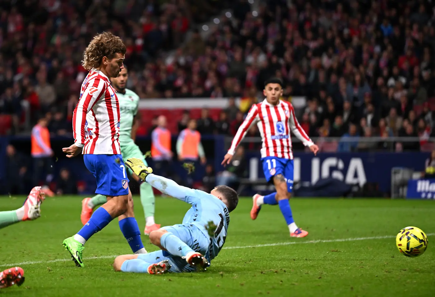 Четвърта поредна победа: Атлетико Мадрид се изравни с Барселона