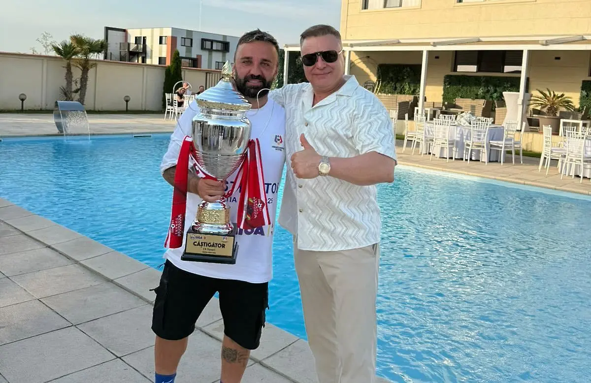 Кметът Кристиан Никулае вдясно / GSP.ro