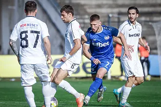 Славия сервира обедна палачинка на Монтана с две глави в края