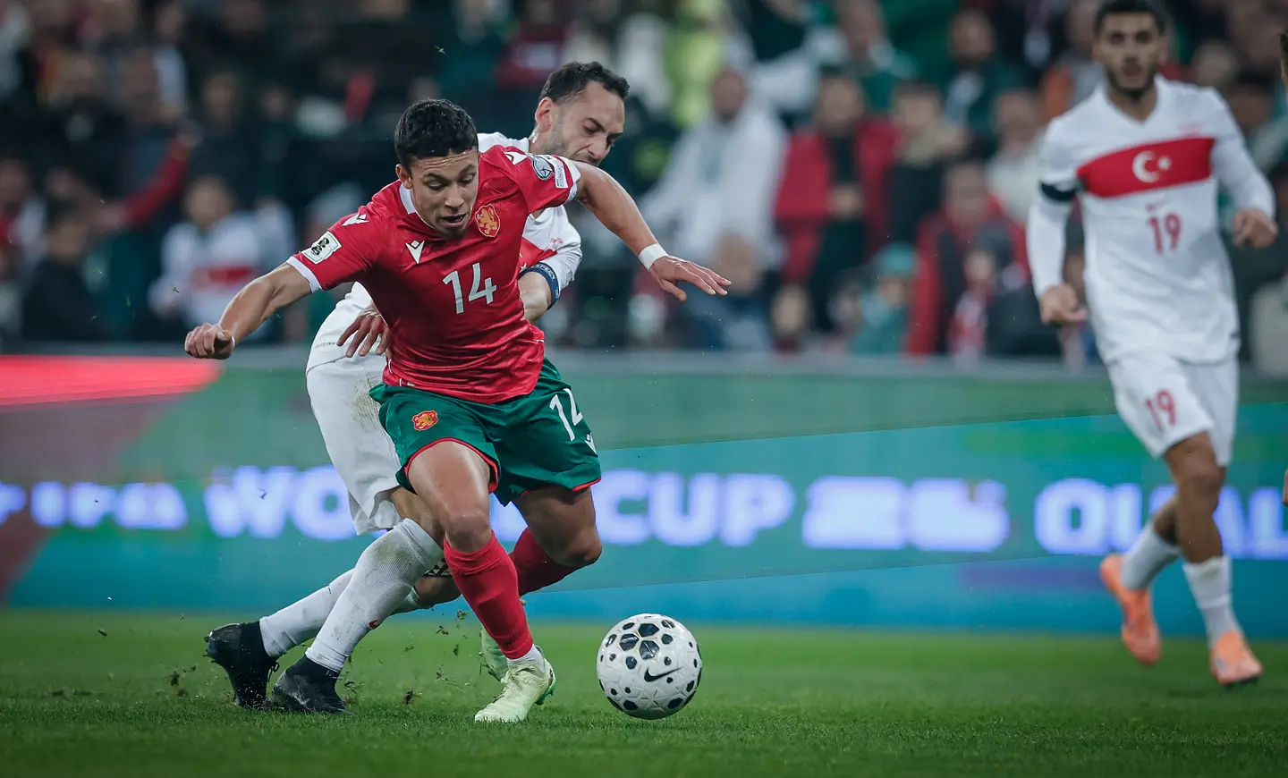 Филип Кръстев срещу Хакан Чалханоолу / startphoto.bg 