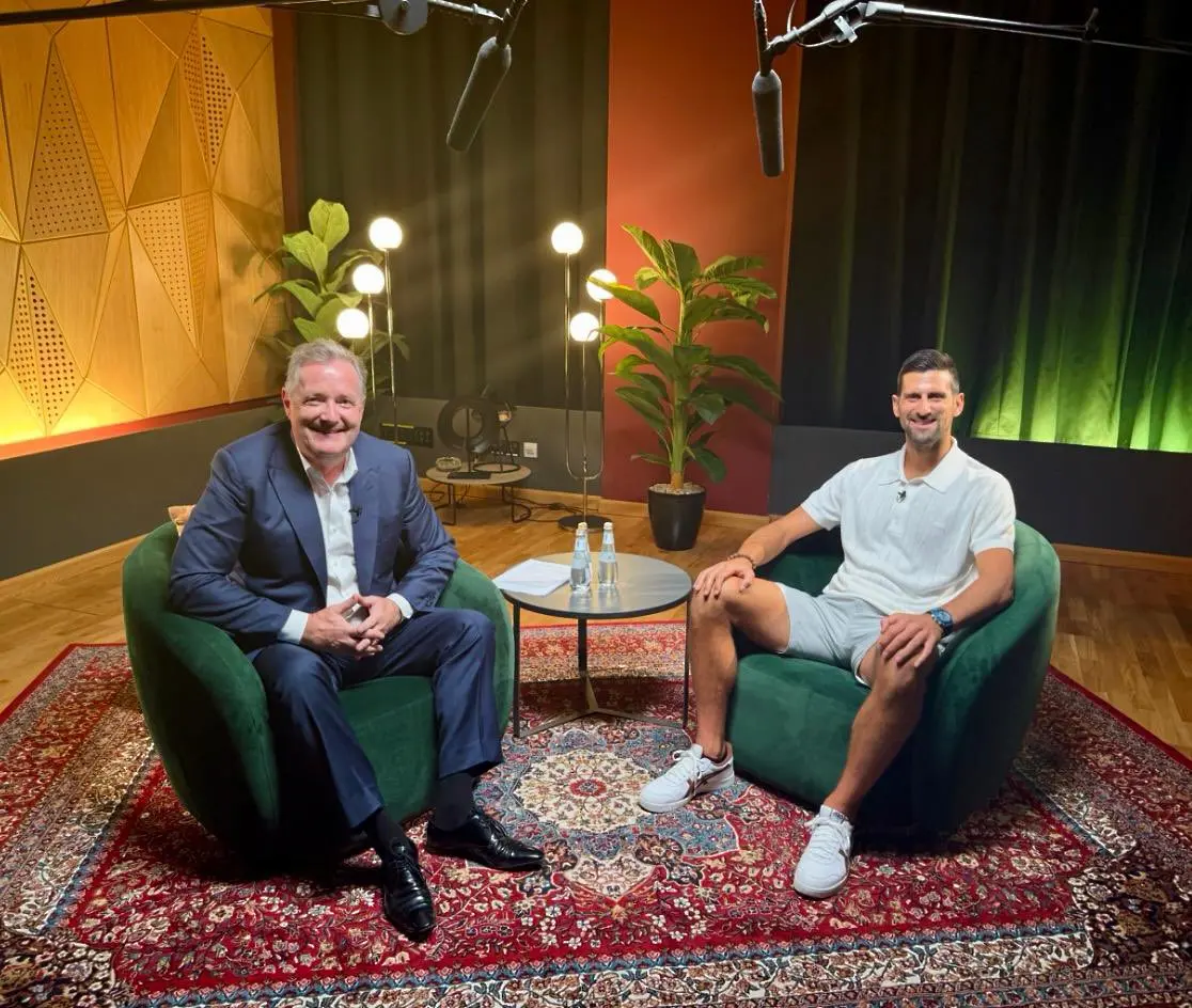 Новак Джокович с Пиърс Морган / x.com/DjokerNole
