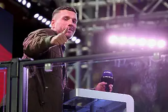 Подолски загатна за отказване от футбола след края на сезона