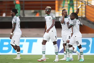 Вторият полет на „Супер орлите“ към Световното започна успешно