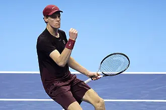 Синер тресна Де Минор и чака Алкарас на финала в Торино