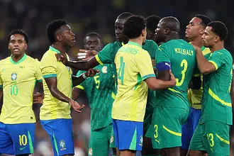 Напрежение на „Уембли“ - Винисуис и Кулибали се хванаха за гушите, а Бразилия спечели (ВИДЕО)