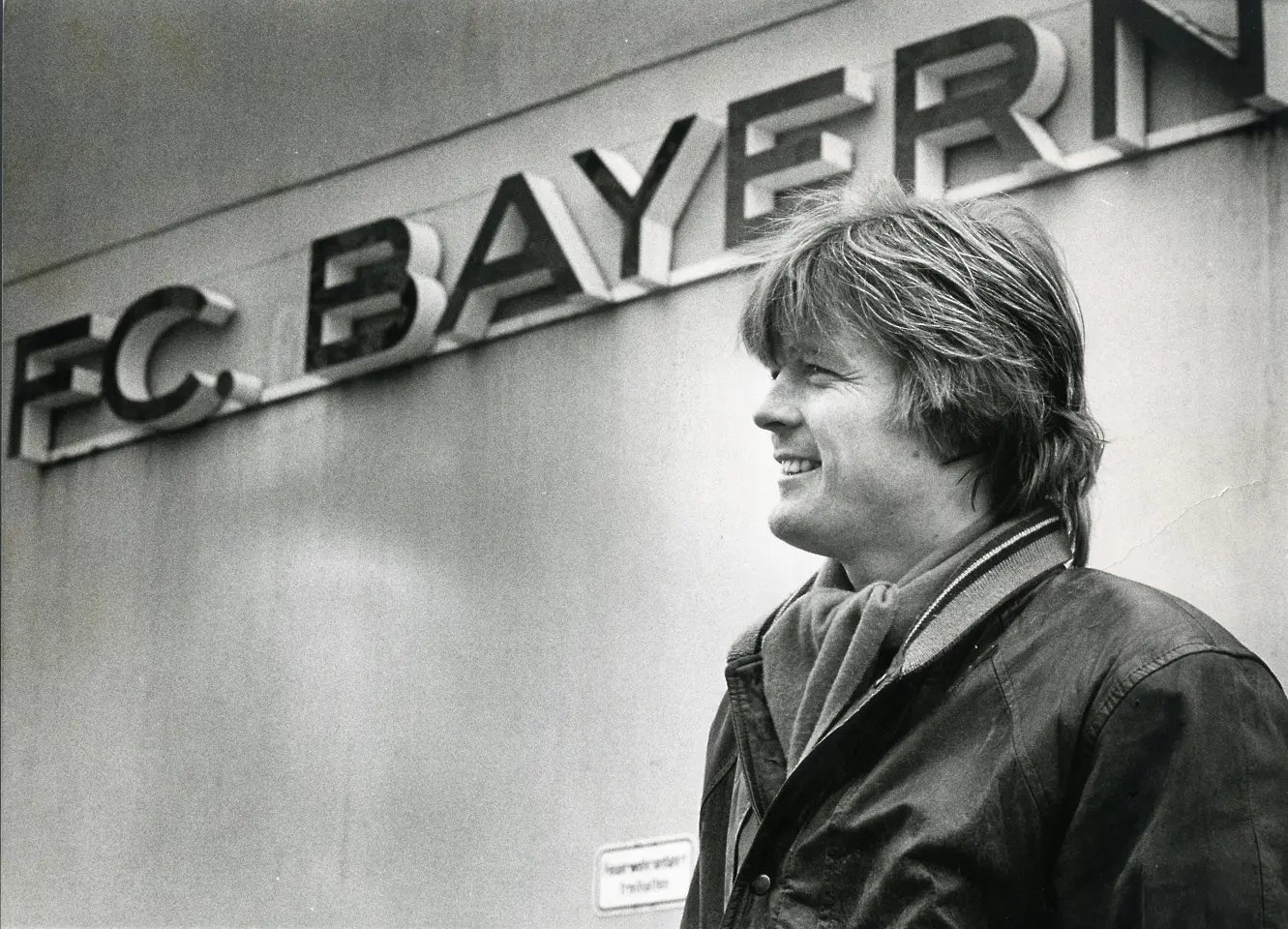 Полузащитникът, който игра в два мача, в две държави, в един ден