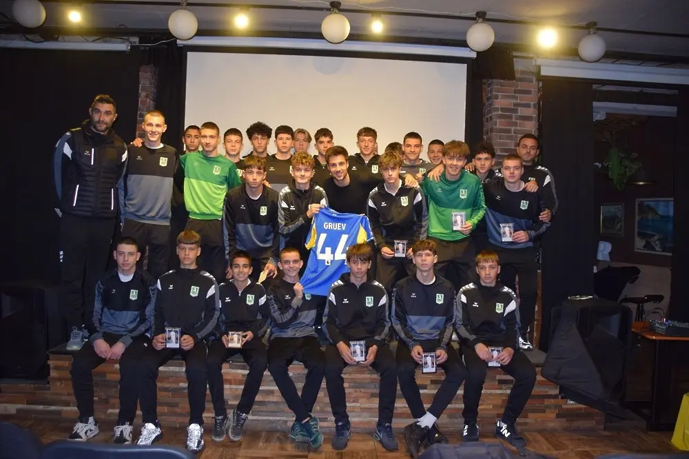 Илия Груев и Национал