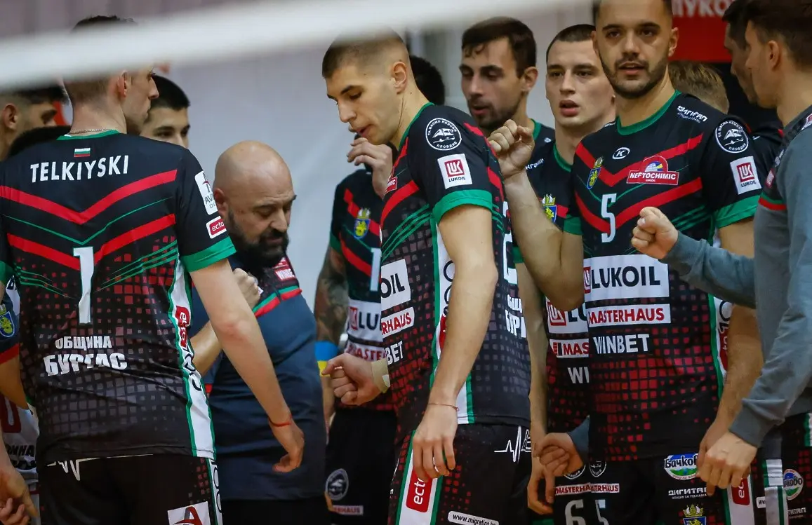 Нефтохимик с ударен старт в Купата на претендентите