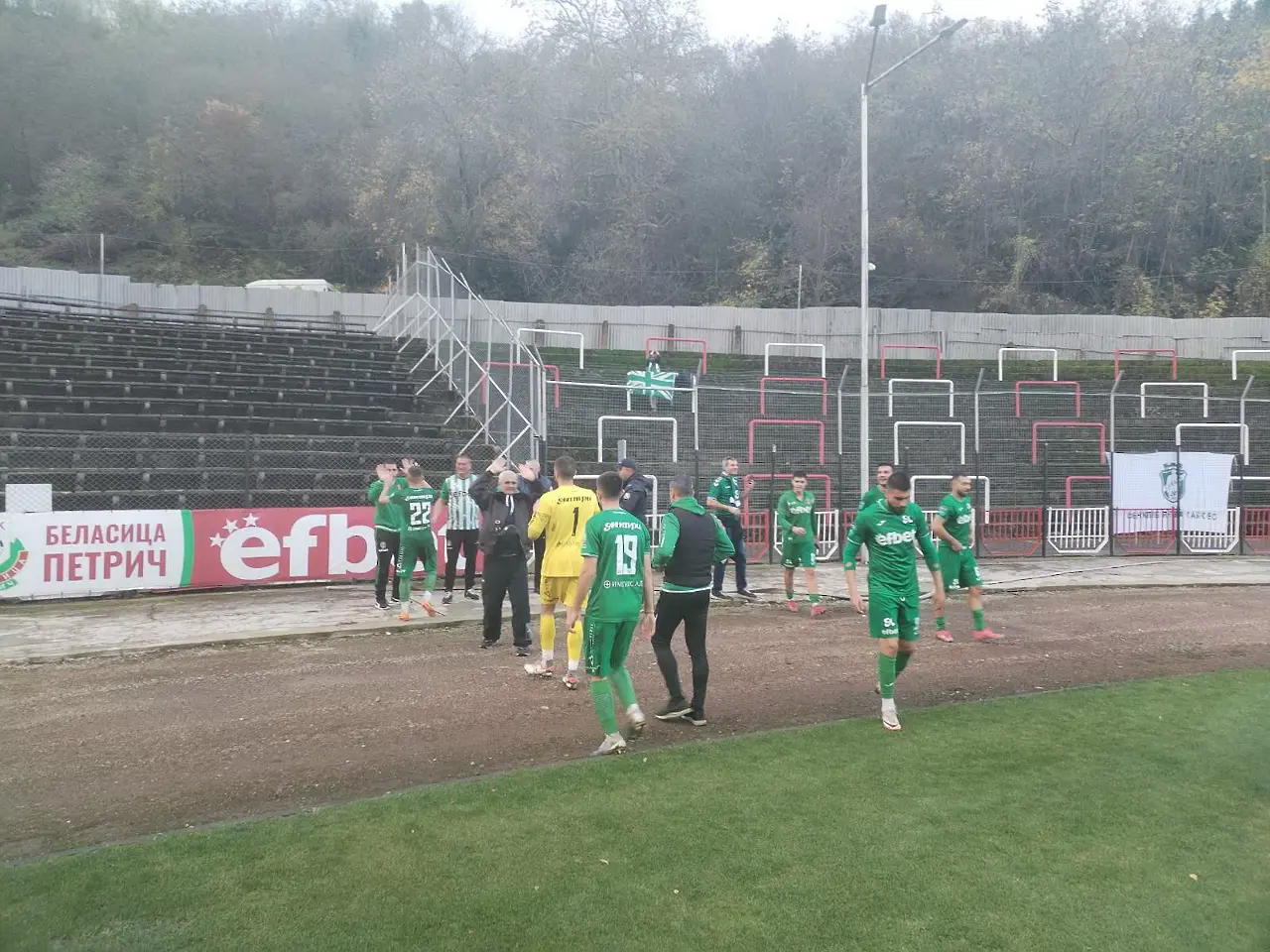 Янтра Габрово поздрави шестимата си привърженици в Петрич / facebook.com/YantraGabrovoFC