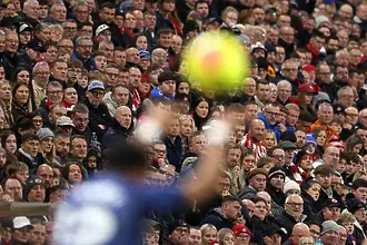 68-годишен фен със забрана за мачове заради расистки жестове към съотборници на Груев