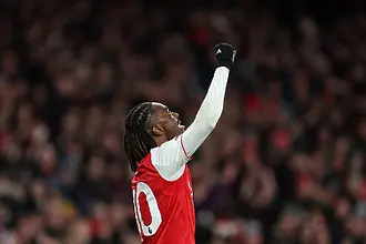 Еберечи Езе влезе в историята на Висшата лига