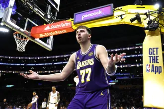 Лейкърс триумфира в дербито с Клипърс, изключителен Дончич