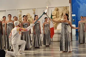 Запалиха олимпийския огън за Игрите в Милано-Кортина (ВИДЕО)