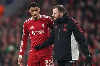 Още един удар за Ливърпул, Екитике с контузия