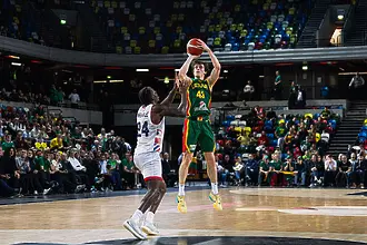 Да изпуснеш 7 точки преднина за 10 секунди - най-големият отбрат в историята на ФИБА (ВИДЕО)