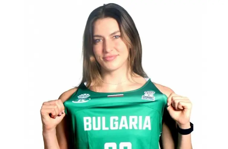 Стефани Костович взе български паспорт, ще играе за женския национален отбор по баскетбол