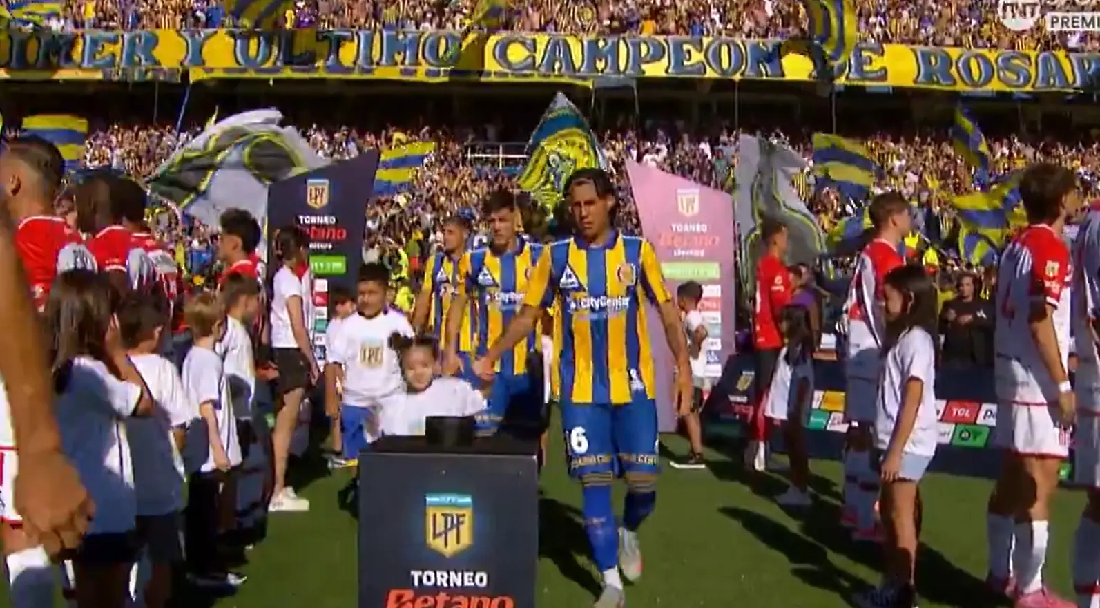 Наказаха всички играчи на Естудиантес, а Хуан Верон отнесе 6 месеца - резултатът от шпалир с гръб