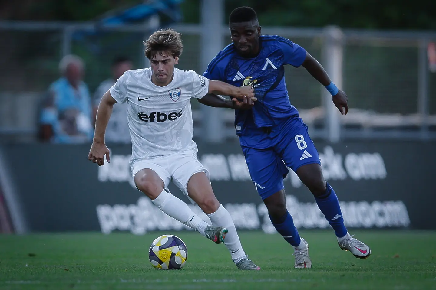 Левски взриви феновете си със загубата от Славия, търси извинение с успех във Варна