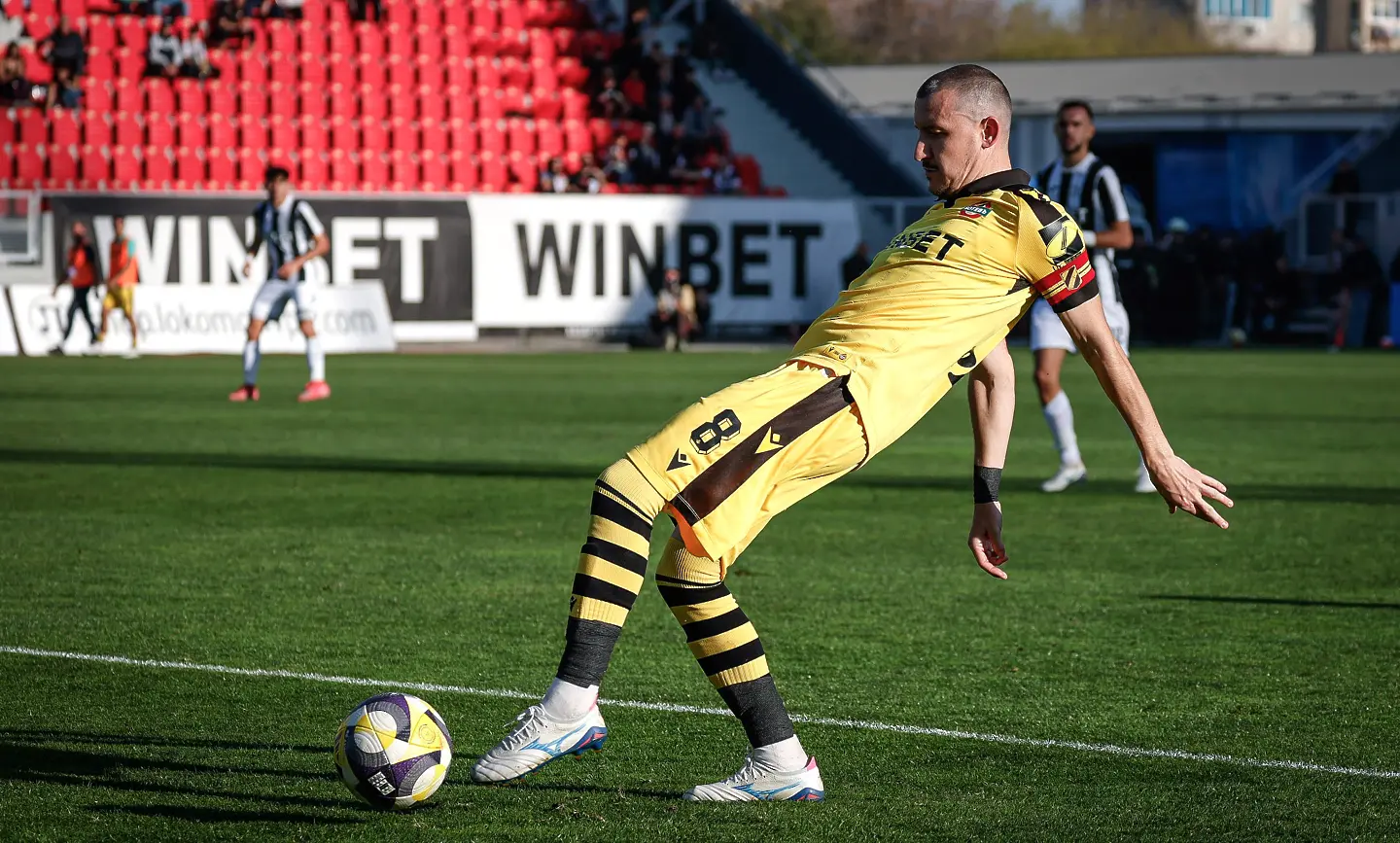 Тодор Неделев на стадион Локомотив / startphoto.bg 