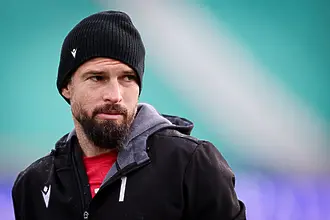 Густаво Бусато дари фланелка в кампания за набиране на средства в помощ на Любо Пенев