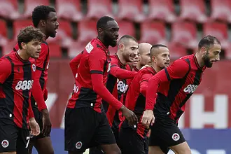 Локомотив София дочака първа домакинска победа от август, Меси от антигерой се превърна в герой