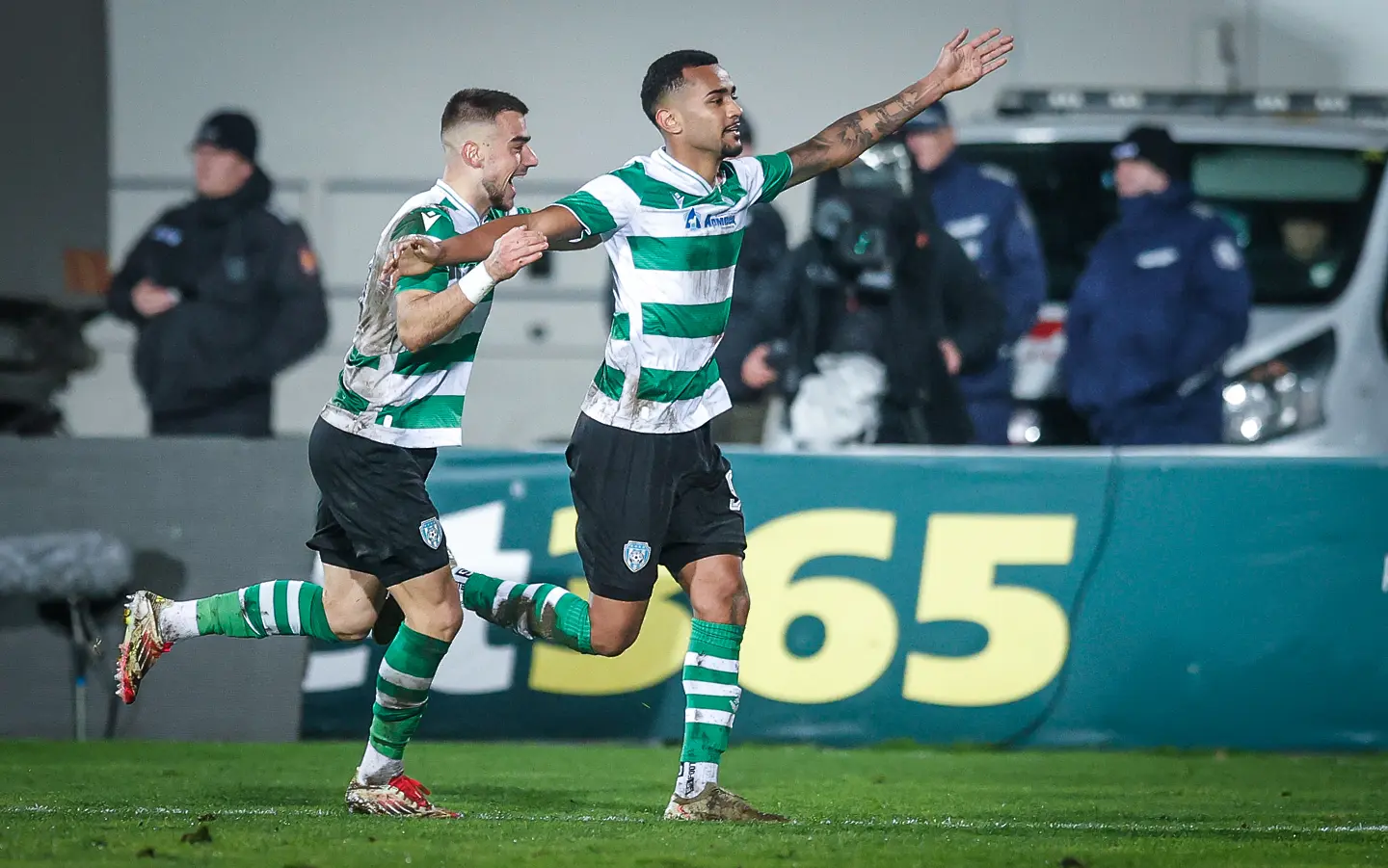 Николай Златев, Уеслен Жуниор / startphoto.bg