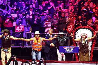 Роби Уилямс и Village People ще подгряват атмосферата преди жребия за Световното първенство