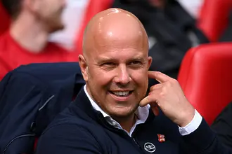 Арне Слот е в топ 3 на мениджърите, заплашени от уволнение 