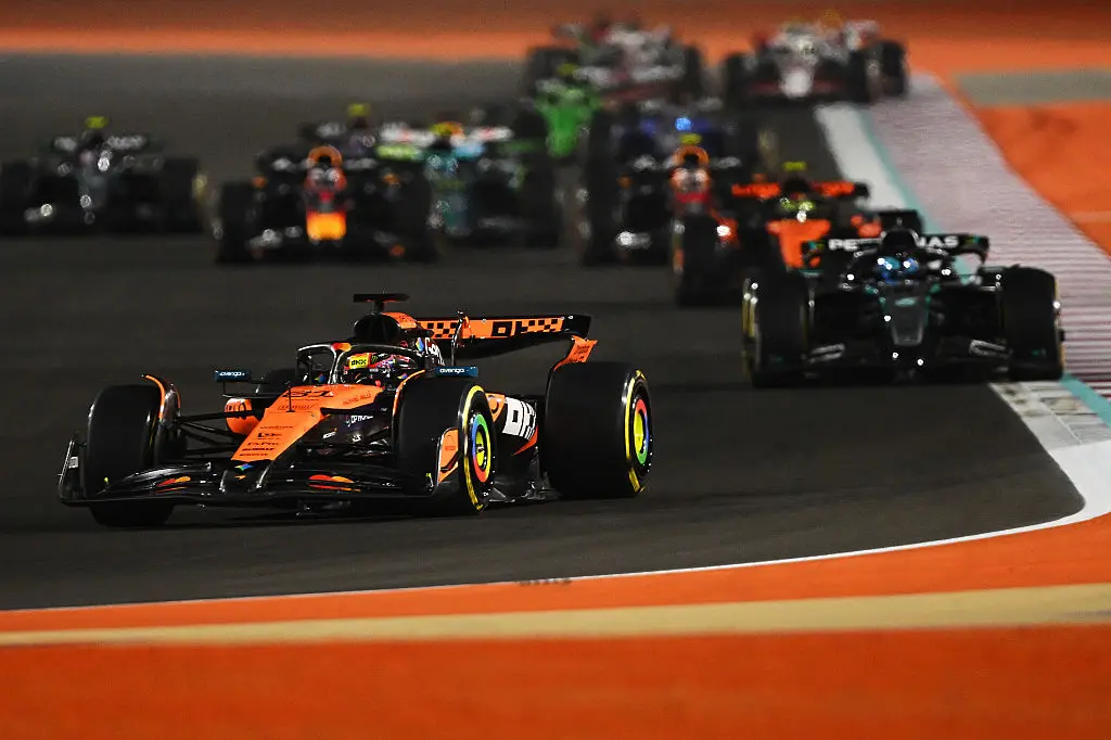 Оскар Пиастри води на спринта в Катар / Getty Images 