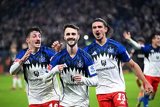 Хамбургер съкруши Щутгарт с 10 души в добавеното време 