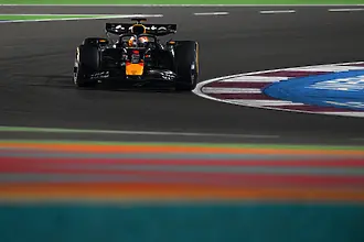 Покъртителна стратегия на Макларън подари успеха на Верстапен в Катар, титлата ще се реши в Абу Даби