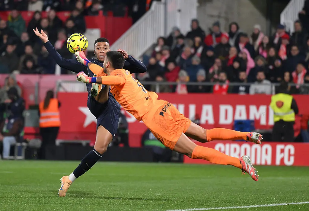 Килиан Мбапе срещу Пауло Гацанига / Getty Images 