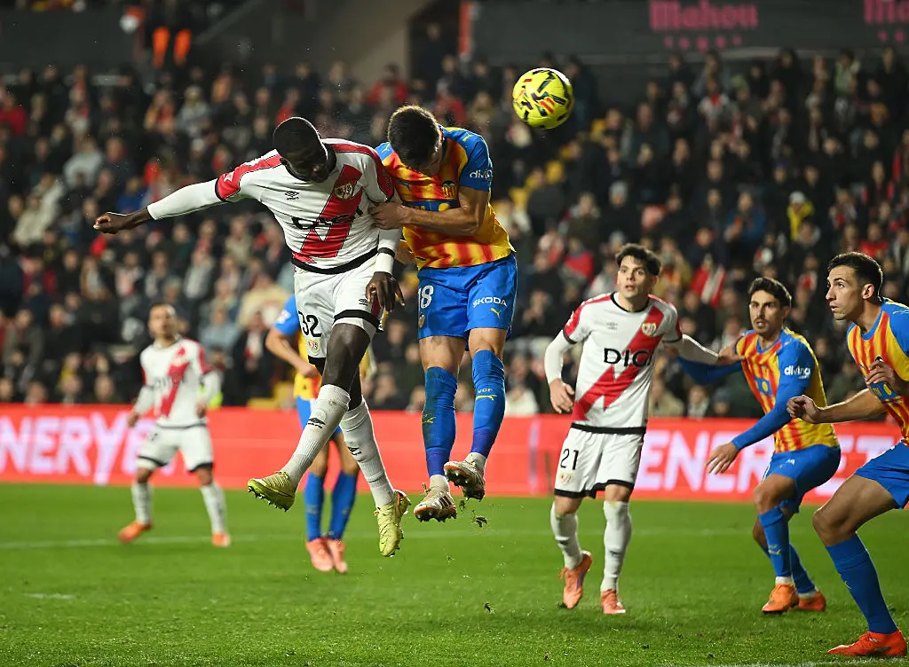 Момент от мача между Райо Валекано и Валенсия / Getty Images 