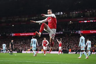 Арсенал се справи с коравите „пчелички“, Игор Тиаго не помогна