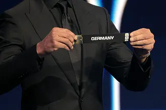 Скандал на жребия за Мондиал 2026? Странно действие на Том Брейди разбуни духовете (ВИДЕО)