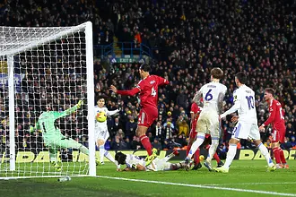 Истински трилър: Ливърпул пропиля 2 гола аванс, после отново поведе, но Лийдс на Илия Груев изтръгна точката